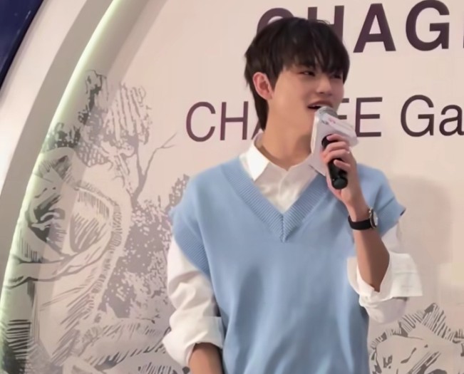 Momen Chenle NCT menyanyikan lagu miliknya saat menyapa penggemar Indonesia. [Instagram]